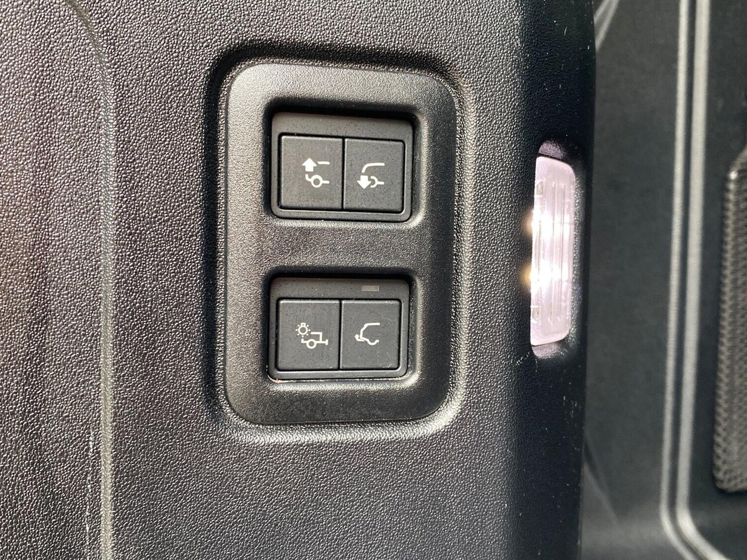 Used Land Rover Defender 2022 for sale - 76559807: Photo 37