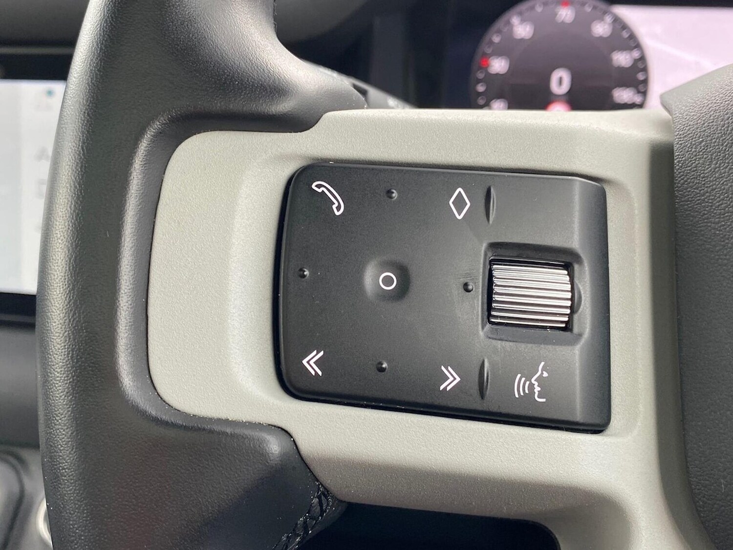 Used Land Rover Defender 2022 for sale - 76559807: Photo 39