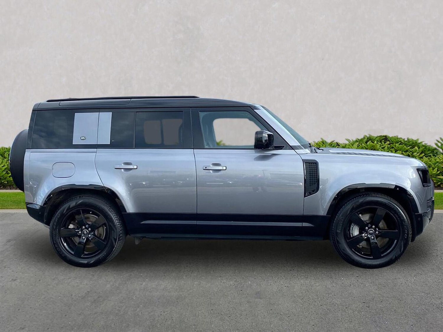 Used Land Rover Defender 2022 for sale - 76559807: Photo 5