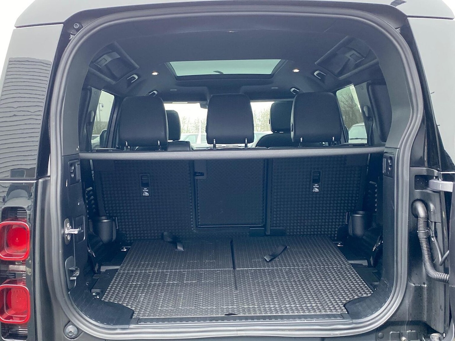 Used Land Rover Defender 2024 for sale - 77946127: Photo 10