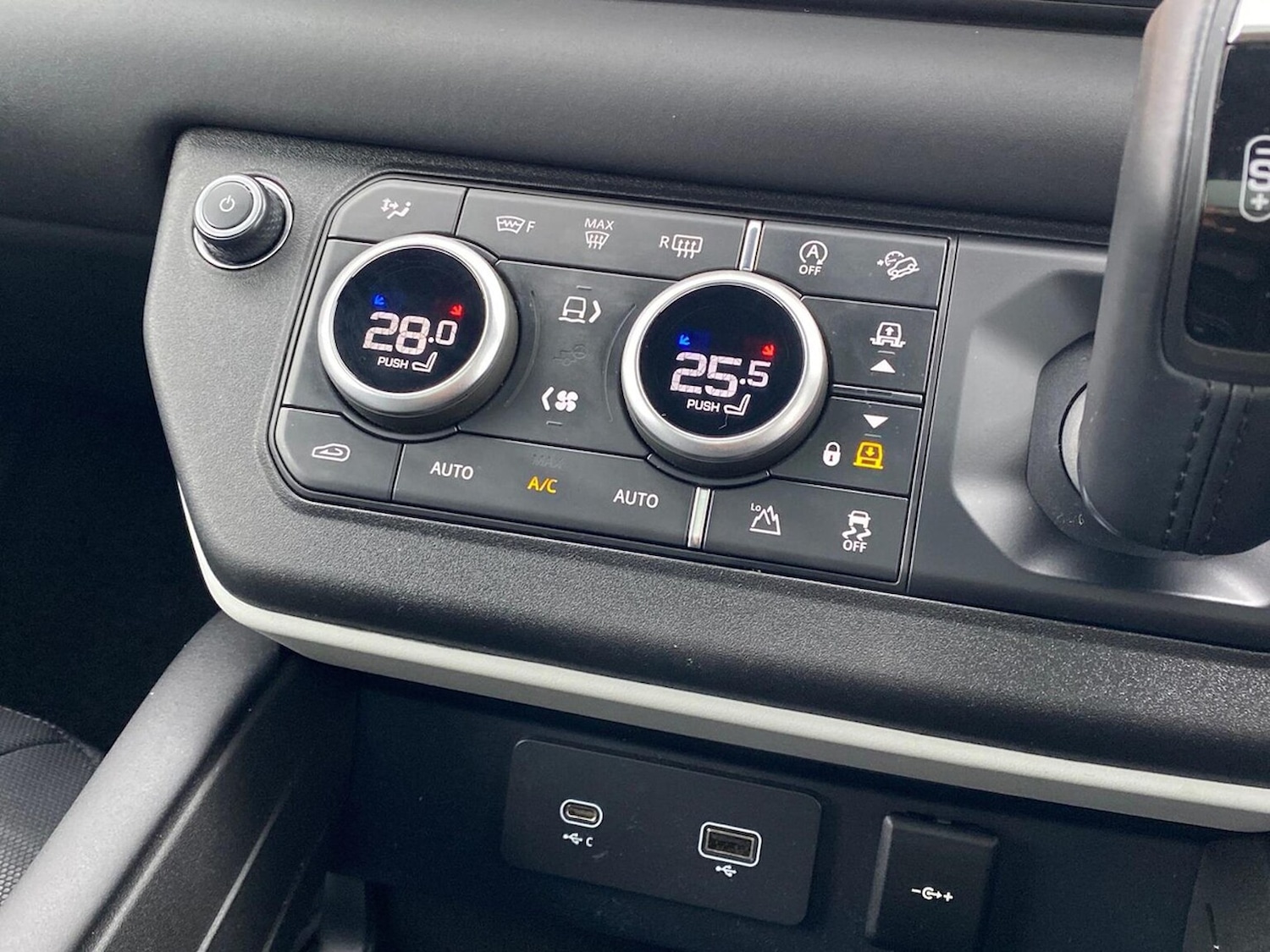 Used Land Rover Defender 2024 for sale - 77946127: Photo 22