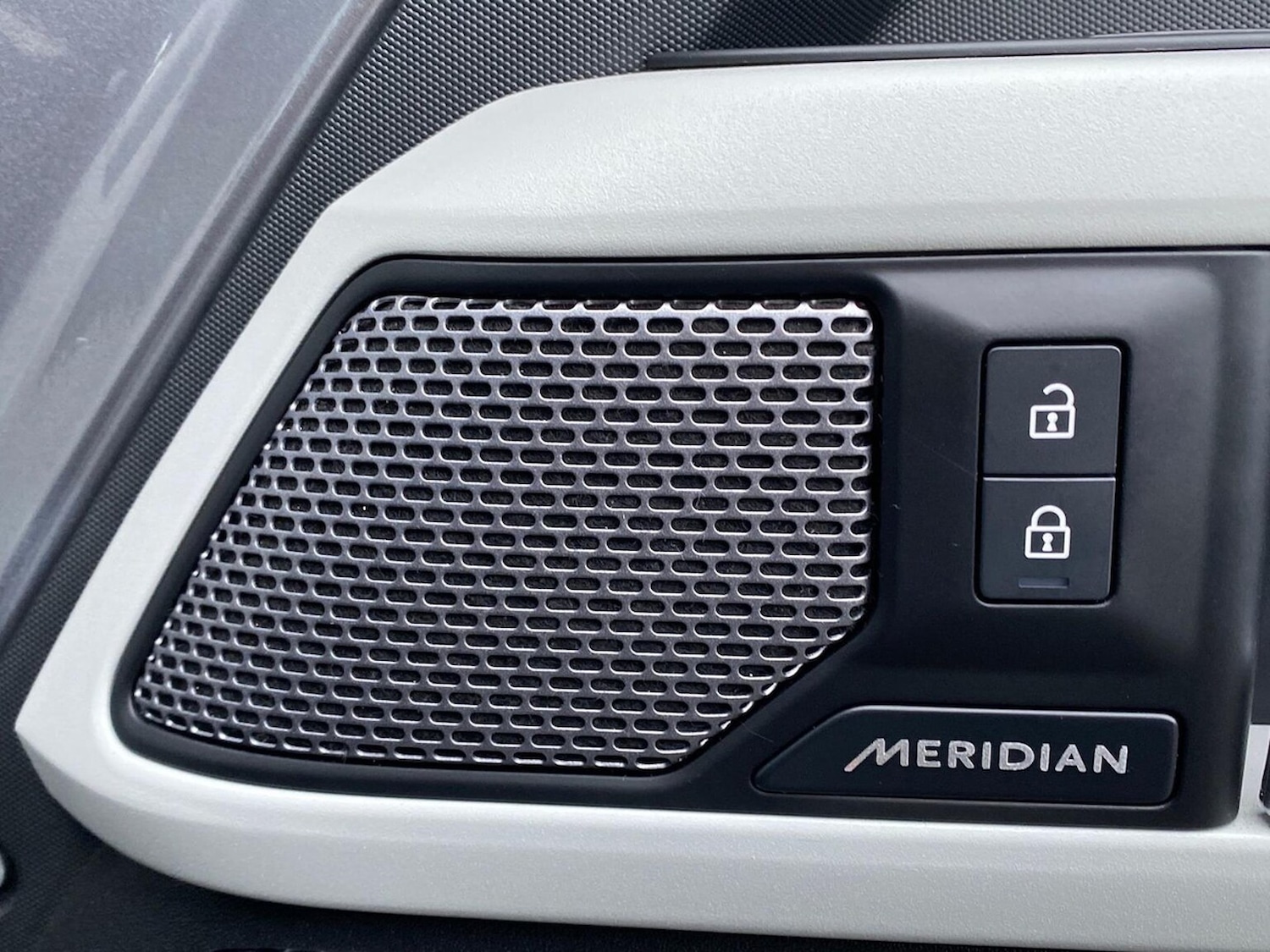 Used Land Rover Defender 2024 for sale - 77946127: Photo 24