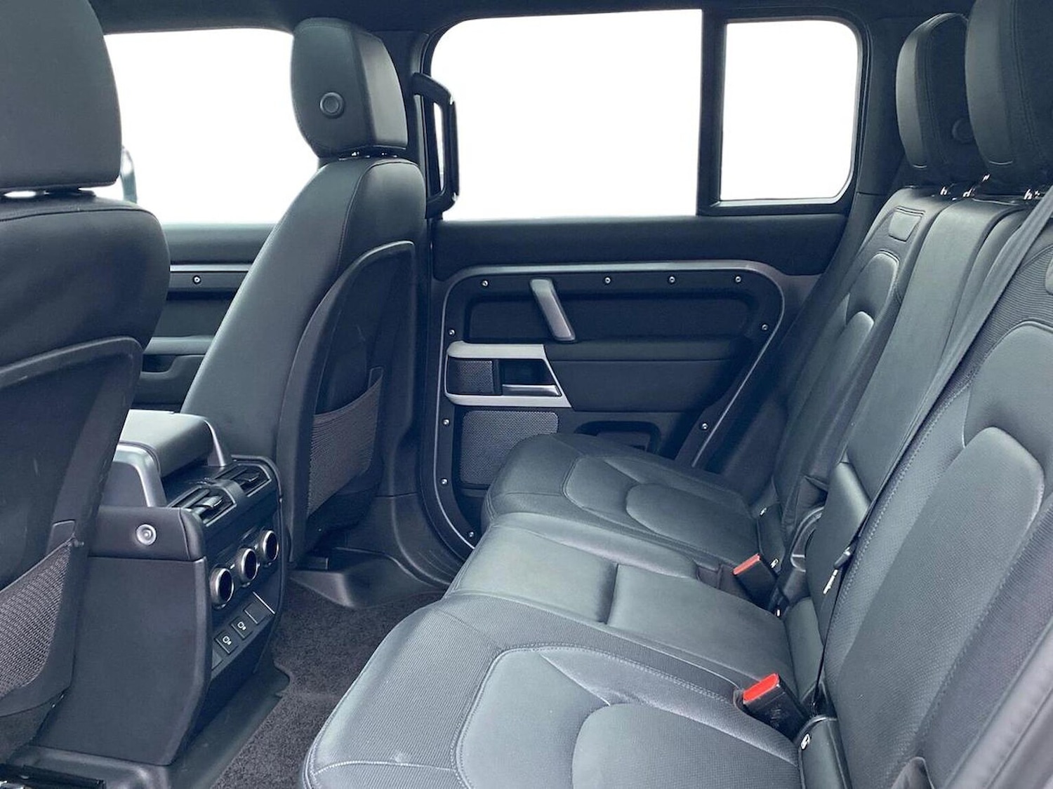 Used Land Rover Defender 2024 for sale - 77946127: Photo 4