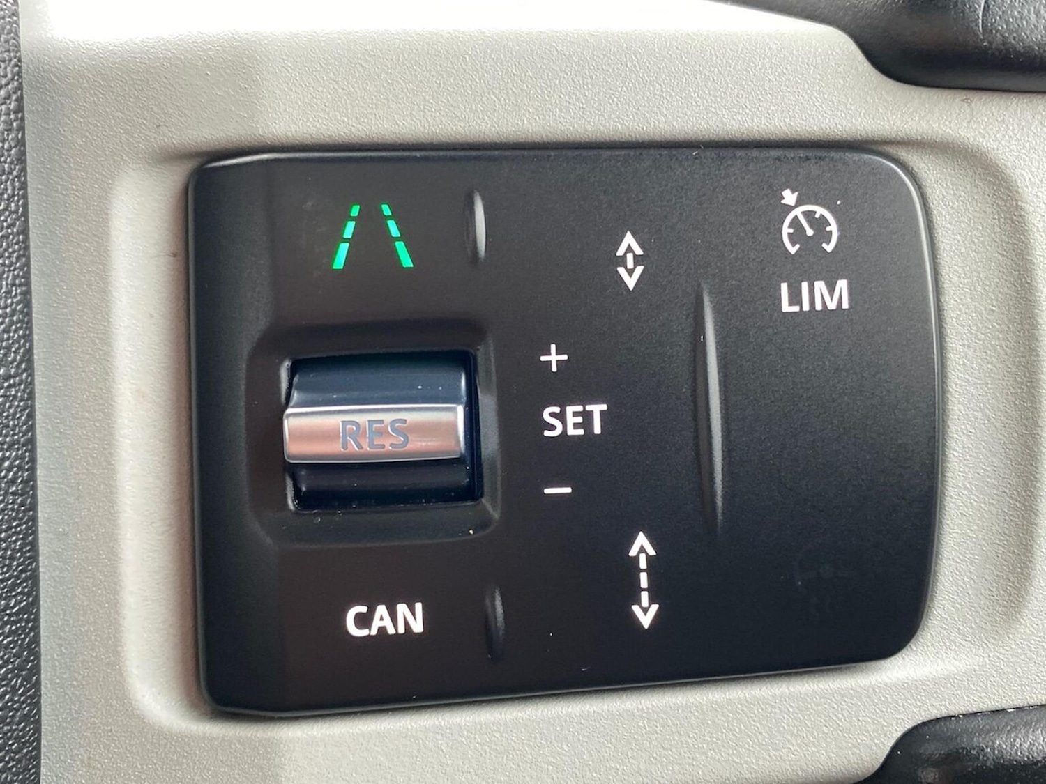 Used Land Rover Defender 2024 for sale - 77946127: Photo 42