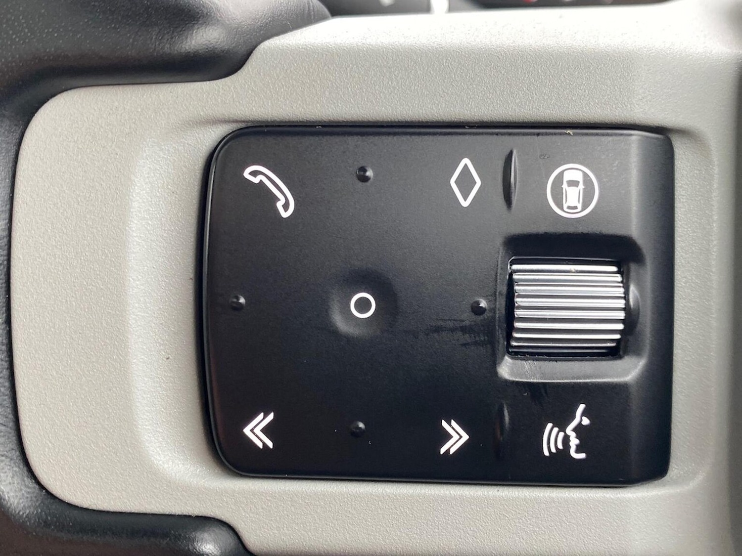 Used Land Rover Defender 2024 for sale - 77946127: Photo 43