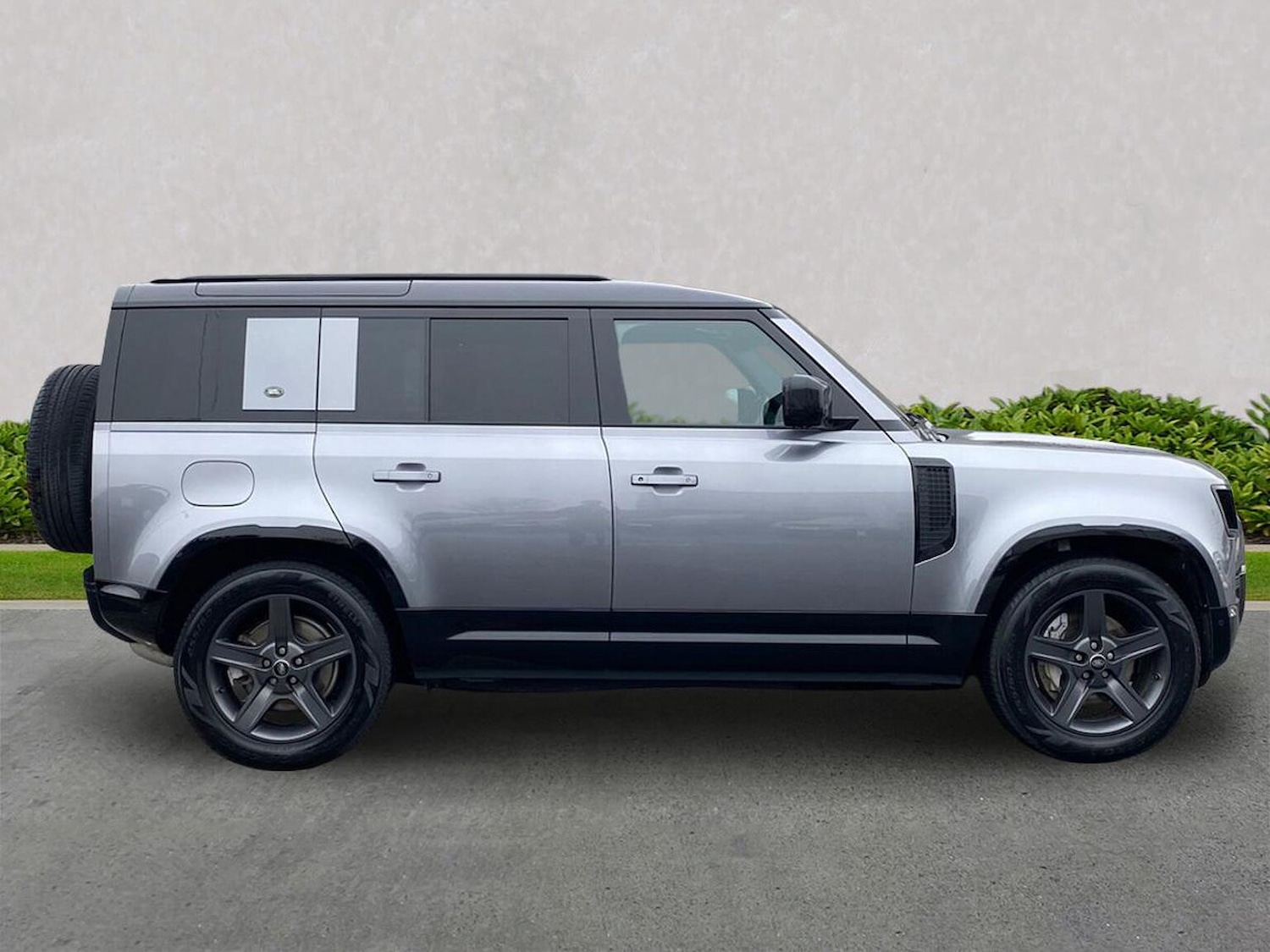 Used Land Rover Defender 2024 for sale - 77946127: Photo 5