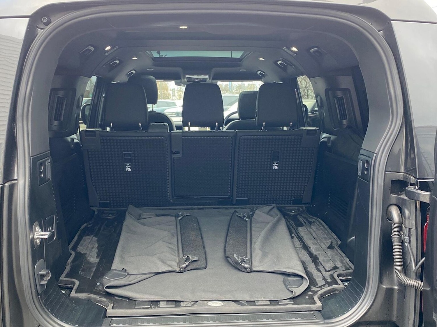 Used Land Rover Defender 2024 for sale - 76957538: Photo 10