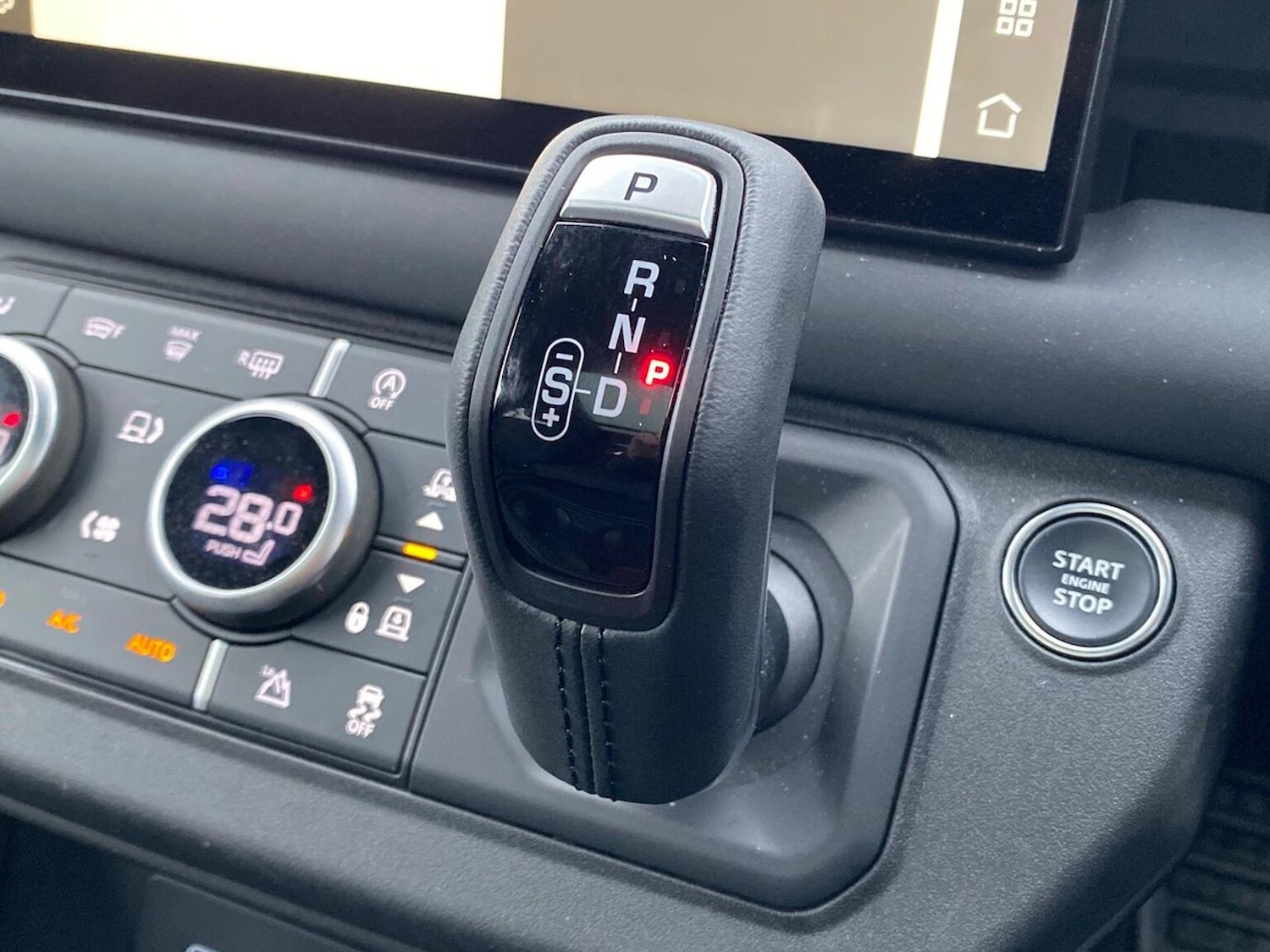 Used Land Rover Defender 2024 for sale - 76957538: Photo 13