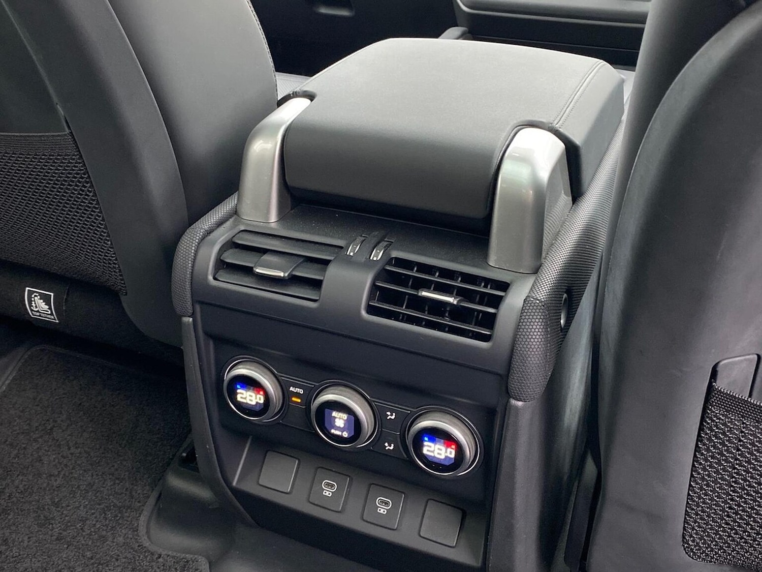 Used Land Rover Defender 2024 for sale - 76957538: Photo 18