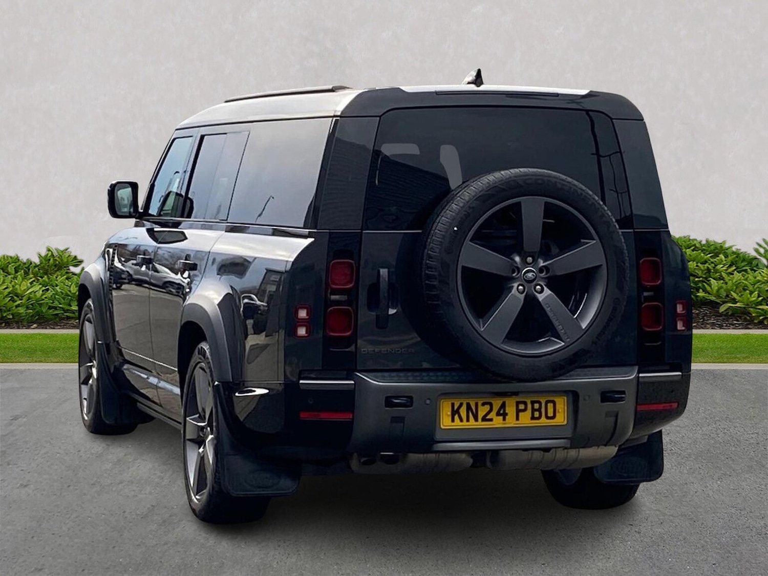 Used Land Rover Defender 2024 for sale - 76957538: Photo 2