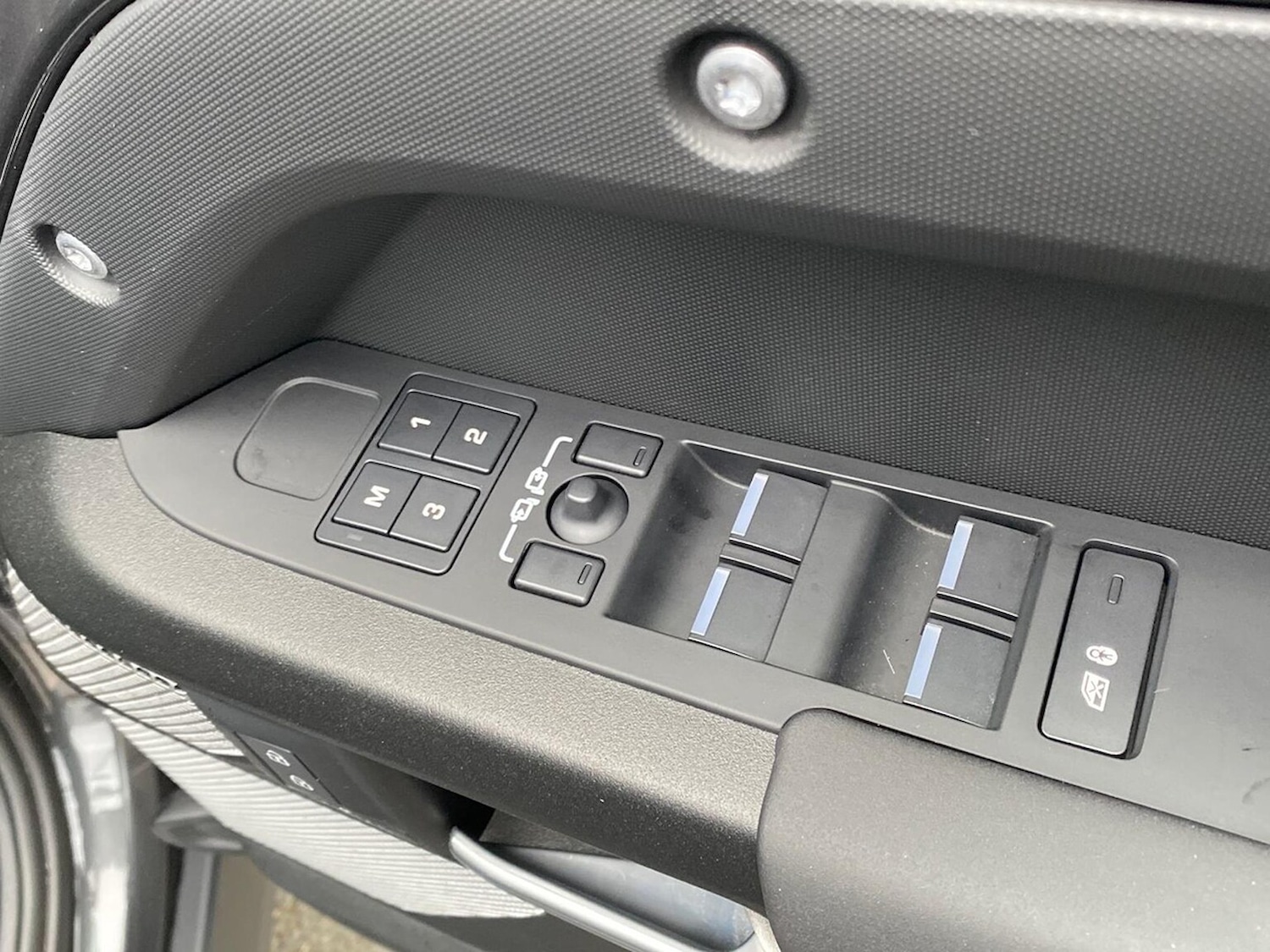 Used Land Rover Defender 2024 for sale - 76957538: Photo 25