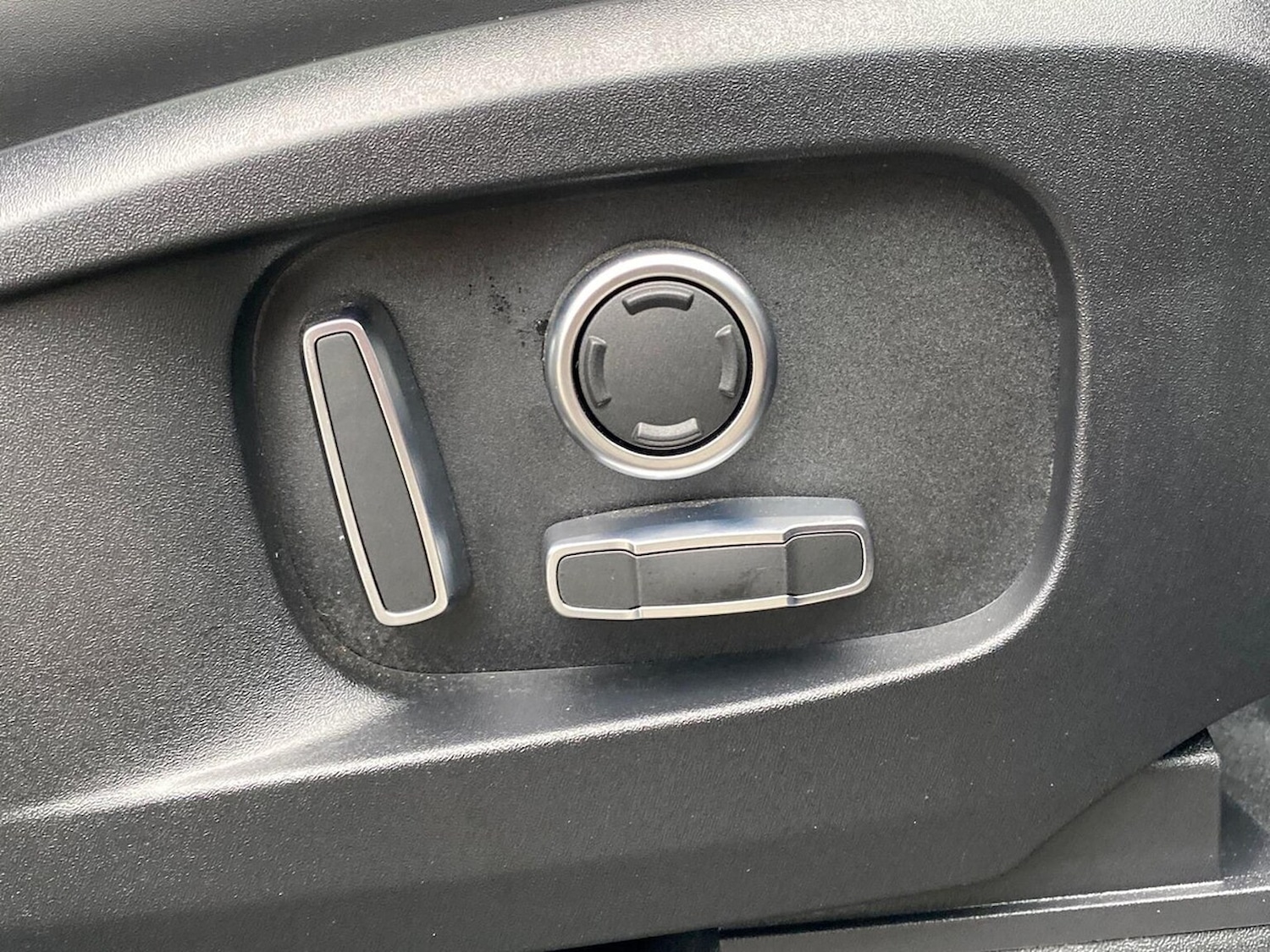 Used Land Rover Defender 2024 for sale - 76957538: Photo 30