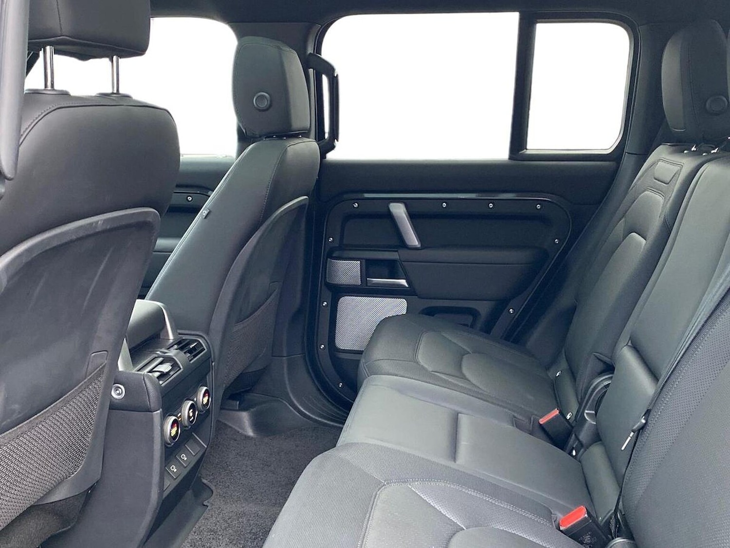 Used Land Rover Defender 2024 for sale - 76957538: Photo 4