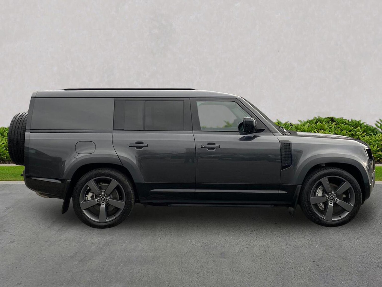 Used Land Rover Defender 2024 for sale - 76957538: Photo 5