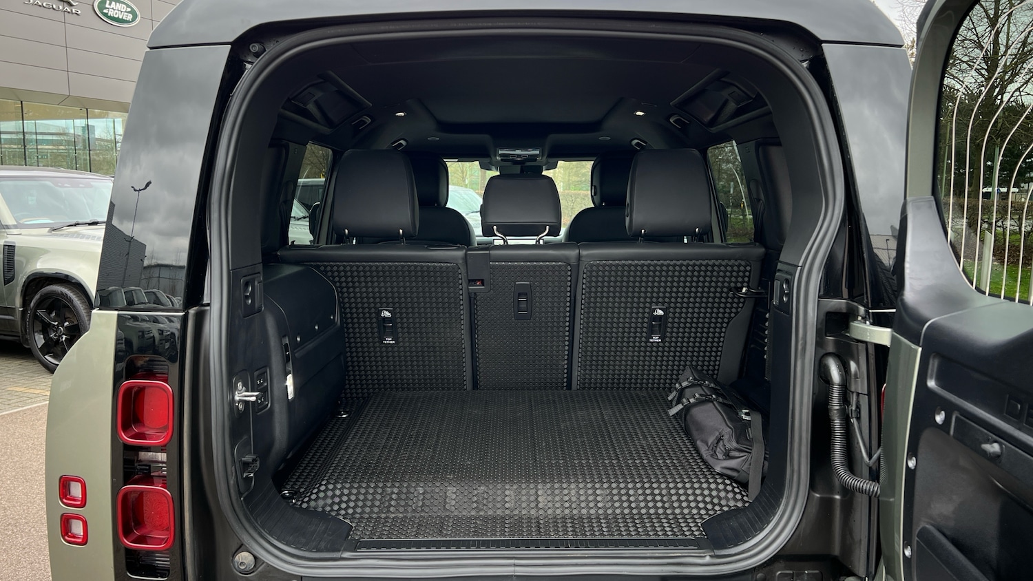 Used Land Rover Defender 2024 for sale - 77610387: Photo 10