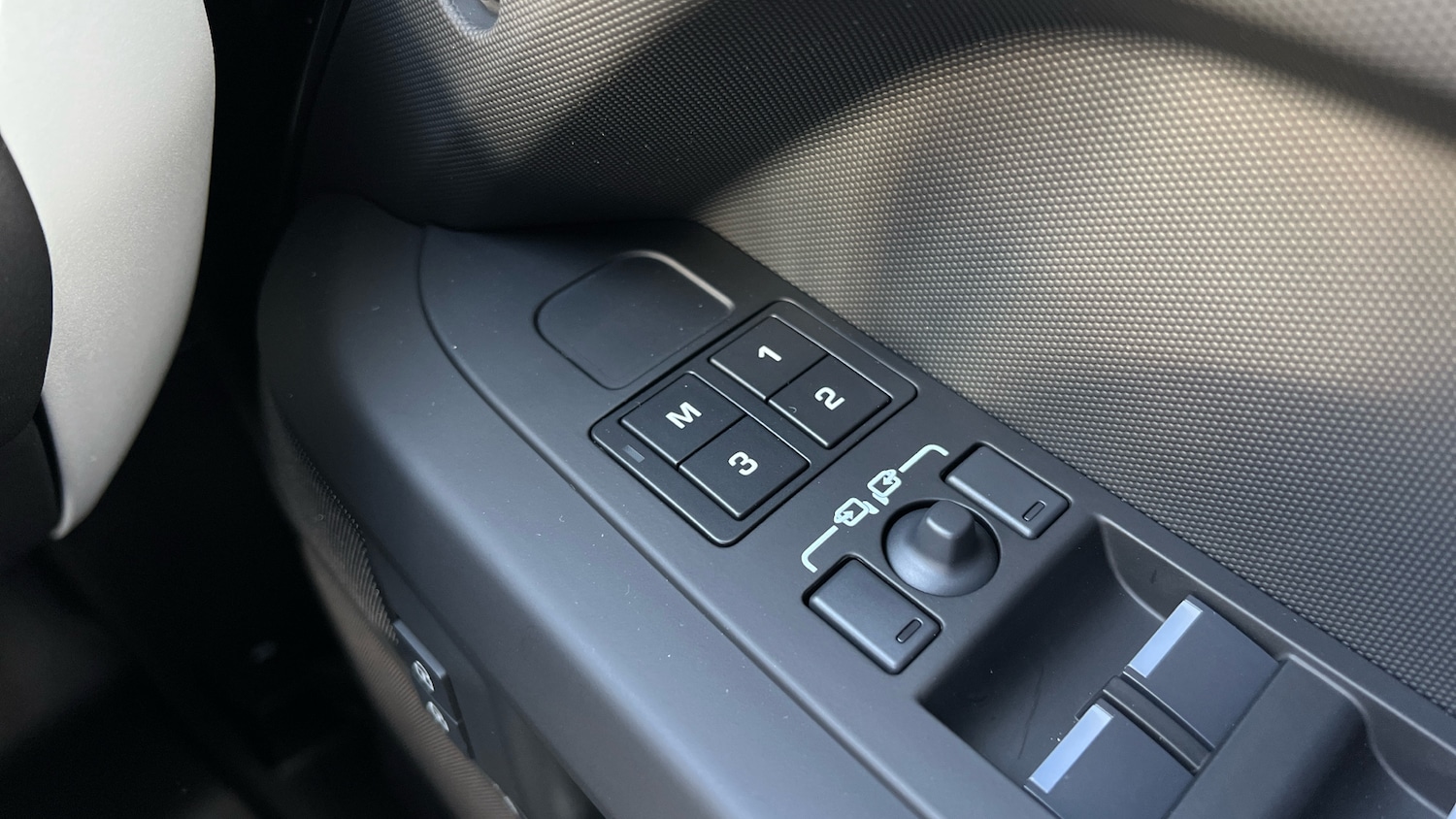 Used Land Rover Defender for sale - 76010650: Photo 23