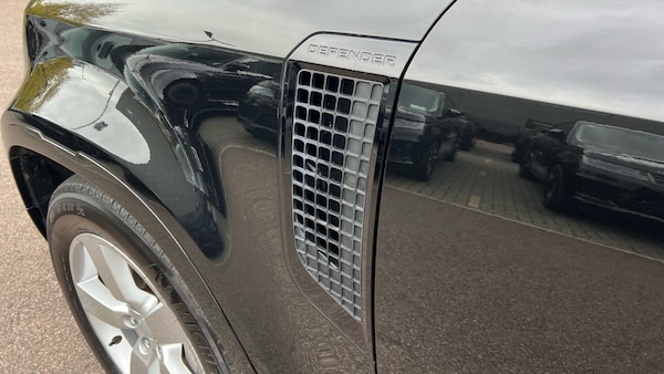 Used Land Rover Defender 2024 for sale - 76257932: Photo 20