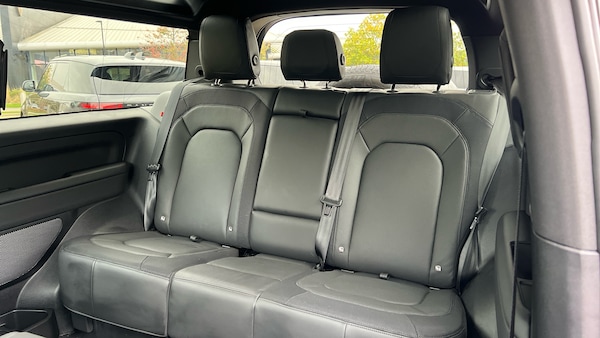 Used Land Rover Defender 2024 for sale - 76257932: Photo 4
