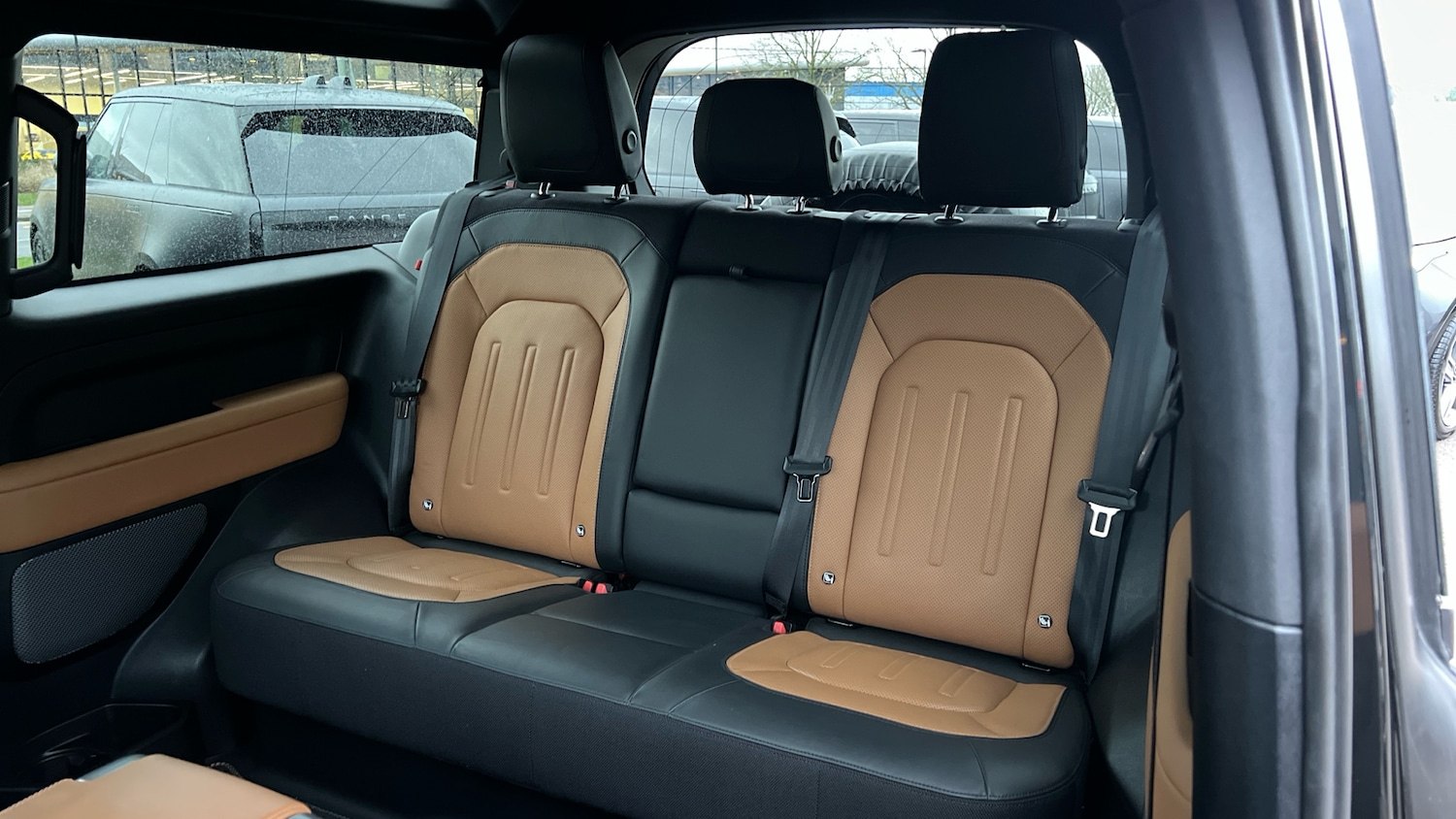 Used Land Rover Defender 2022 for sale - 76864138: Photo 4