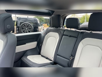 Used Land Rover Defender 2023 for sale - 79508051: Photo