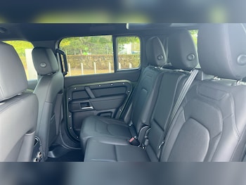 Used Land Rover Defender 2026 for sale - 79483123: Photo
