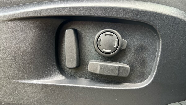 Used Land Rover Defender 2024 for sale - 75575311: Photo 25