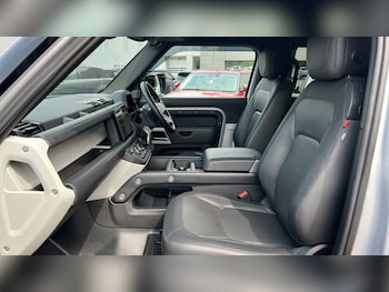 Used Land Rover Defender 2024 for sale - 75575311: Photo