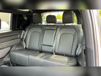 Used Land Rover Defender 2024 for sale - 75575311: Photo