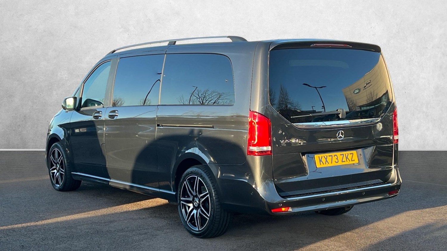 Used Mercedes-Benz V-Class 2023 for sale - 77822126: Photo 2