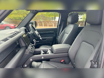 Used Land Rover Defender 2025 for sale - 79552129: Photo