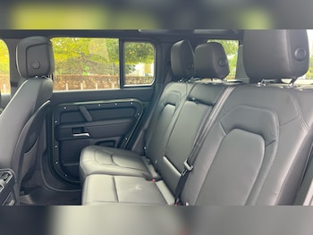 Used Land Rover Defender 2025 for sale - 79552129: Photo