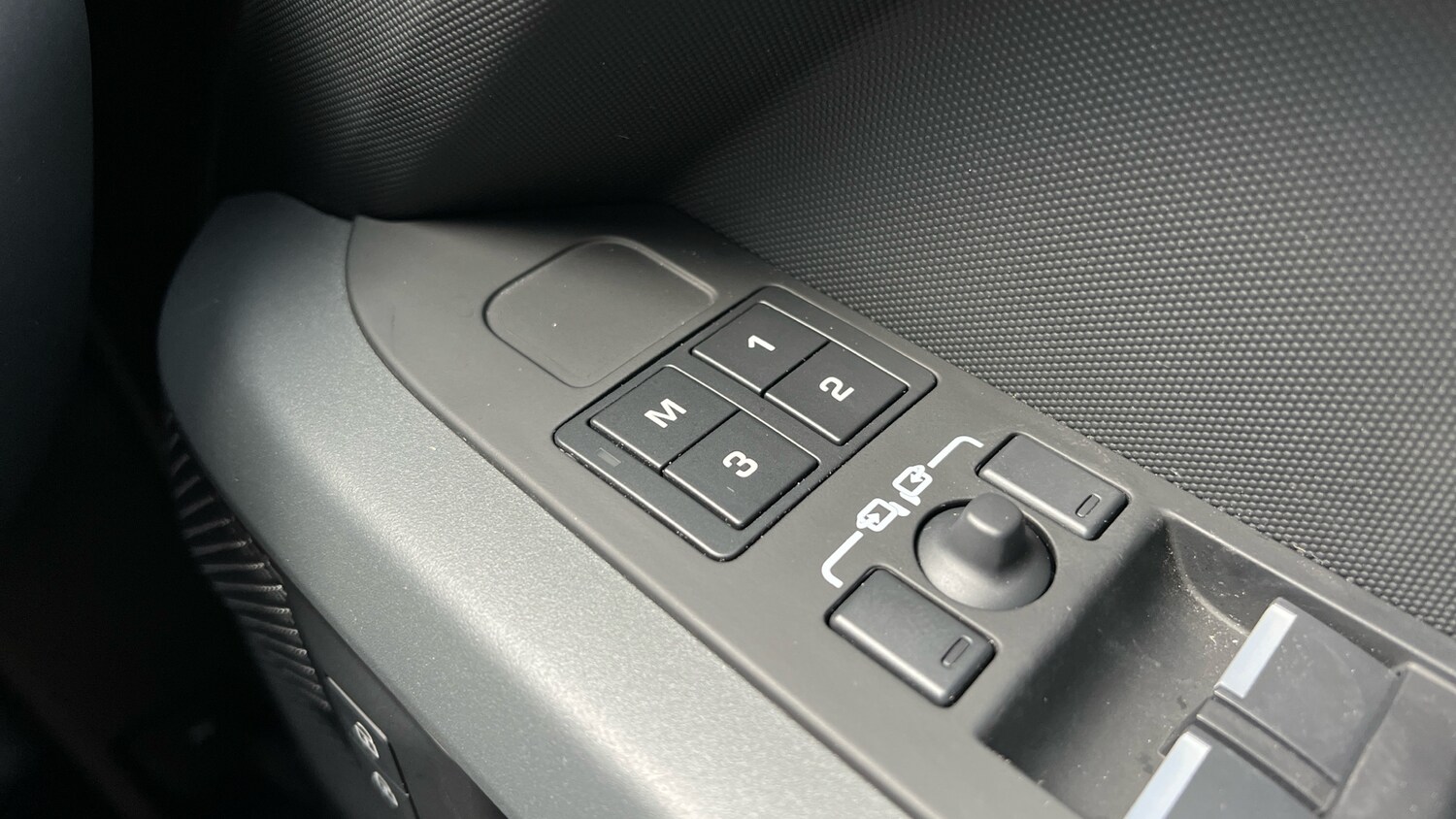 Used Land Rover Defender 2024 for sale - 77465879: Photo 24