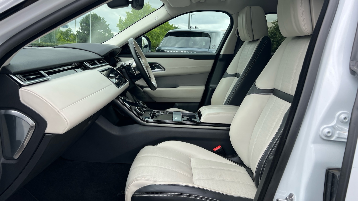 Used Land Rover Range Rover Velar 2017 for sale - 76770164: Photo 3