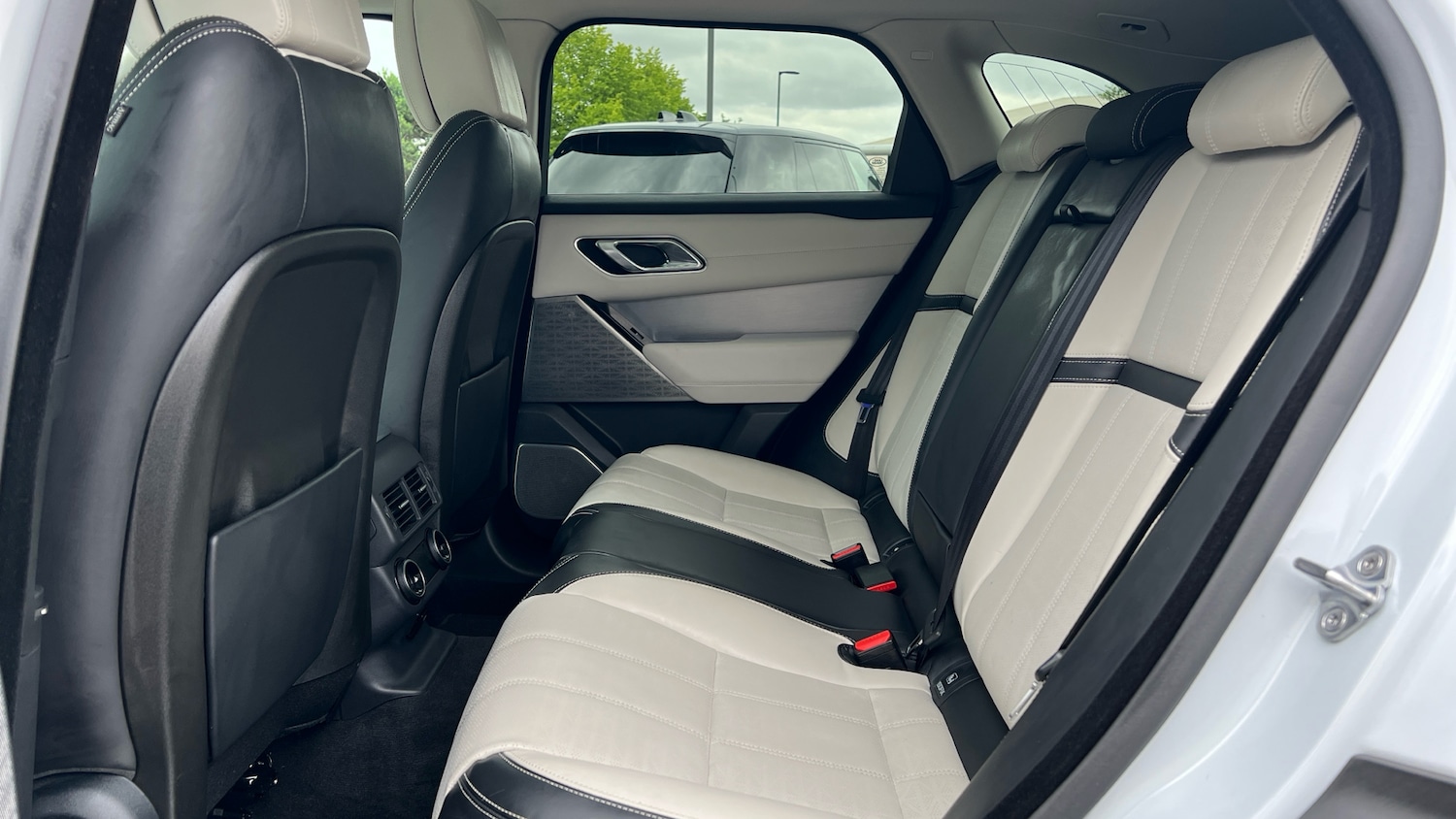 Used Land Rover Range Rover Velar 2017 for sale - 76770164: Photo 4