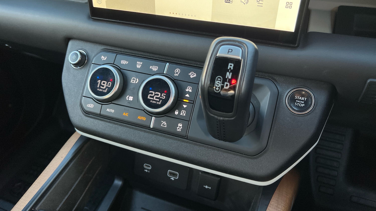 Used Land Rover Defender 2023 for sale - 76482807: Photo 13