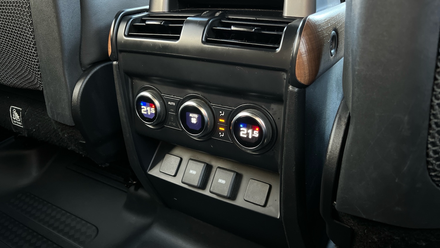 Used Land Rover Defender 2023 for sale - 76482807: Photo 18