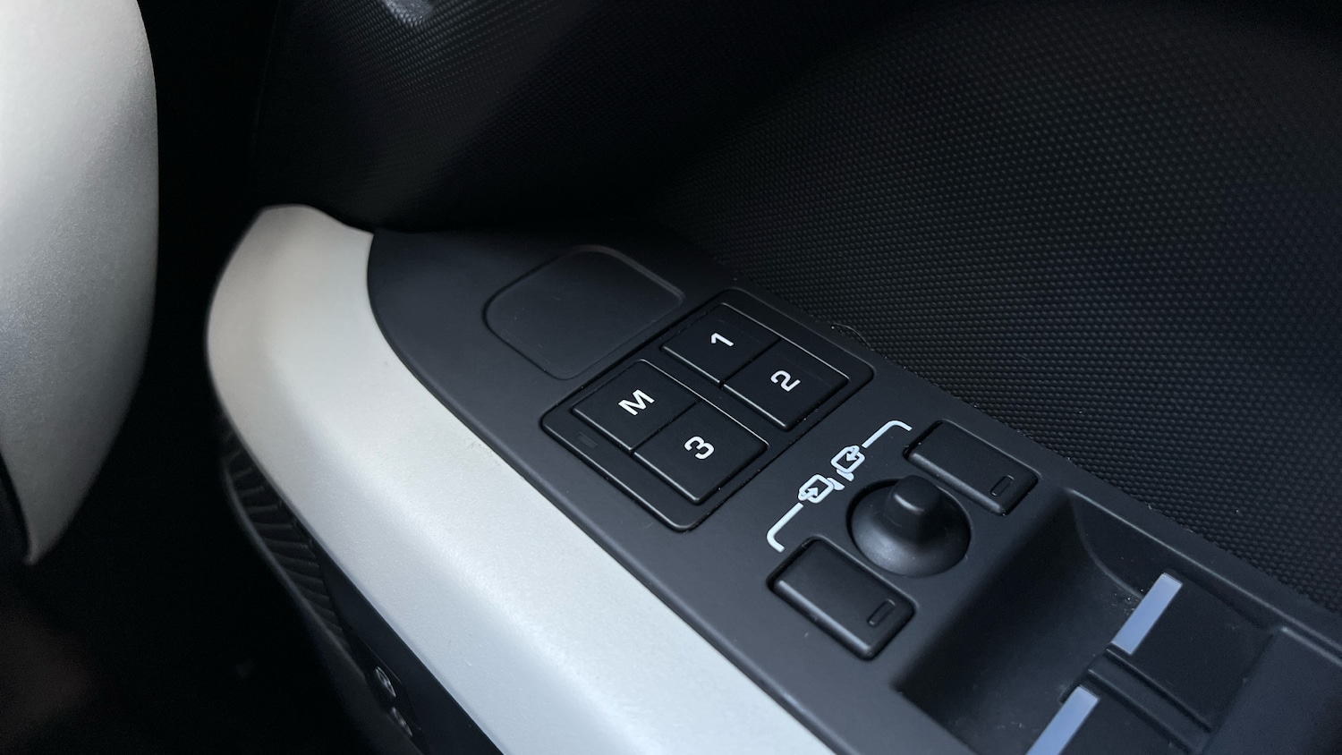 Used Land Rover Defender 2023 for sale - 76482807: Photo 25