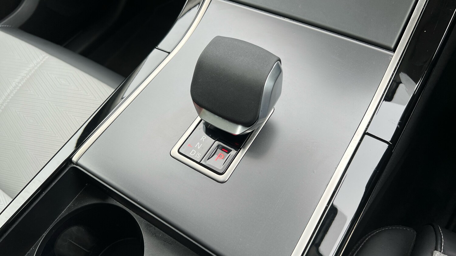 Used Land Rover Range Rover Velar 2025 for sale - 77572545: Photo 13