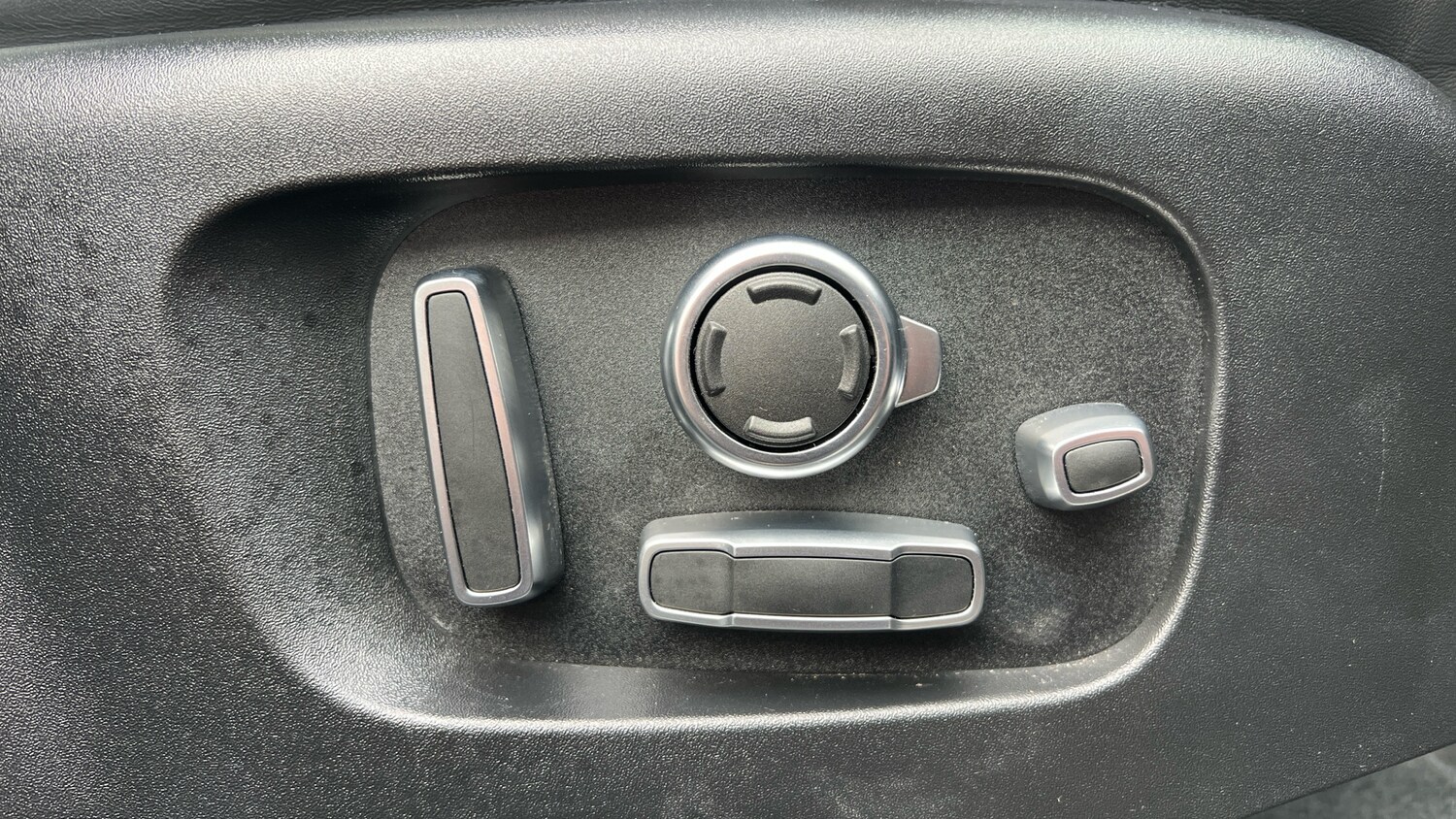 Used Land Rover Range Rover Velar 2025 for sale - 77572545: Photo 22