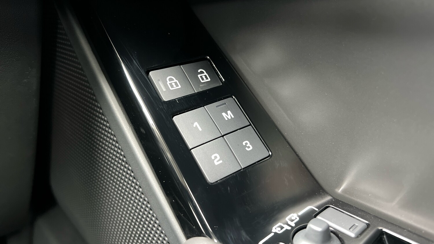 Used Land Rover Range Rover Velar 2025 for sale - 77572545: Photo 23