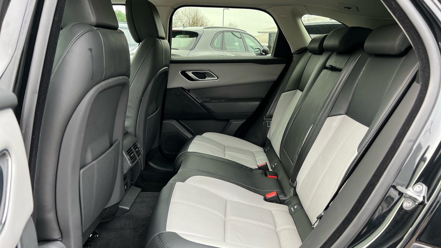 Used Land Rover Range Rover Velar 2025 for sale - 77572545: Photo 4