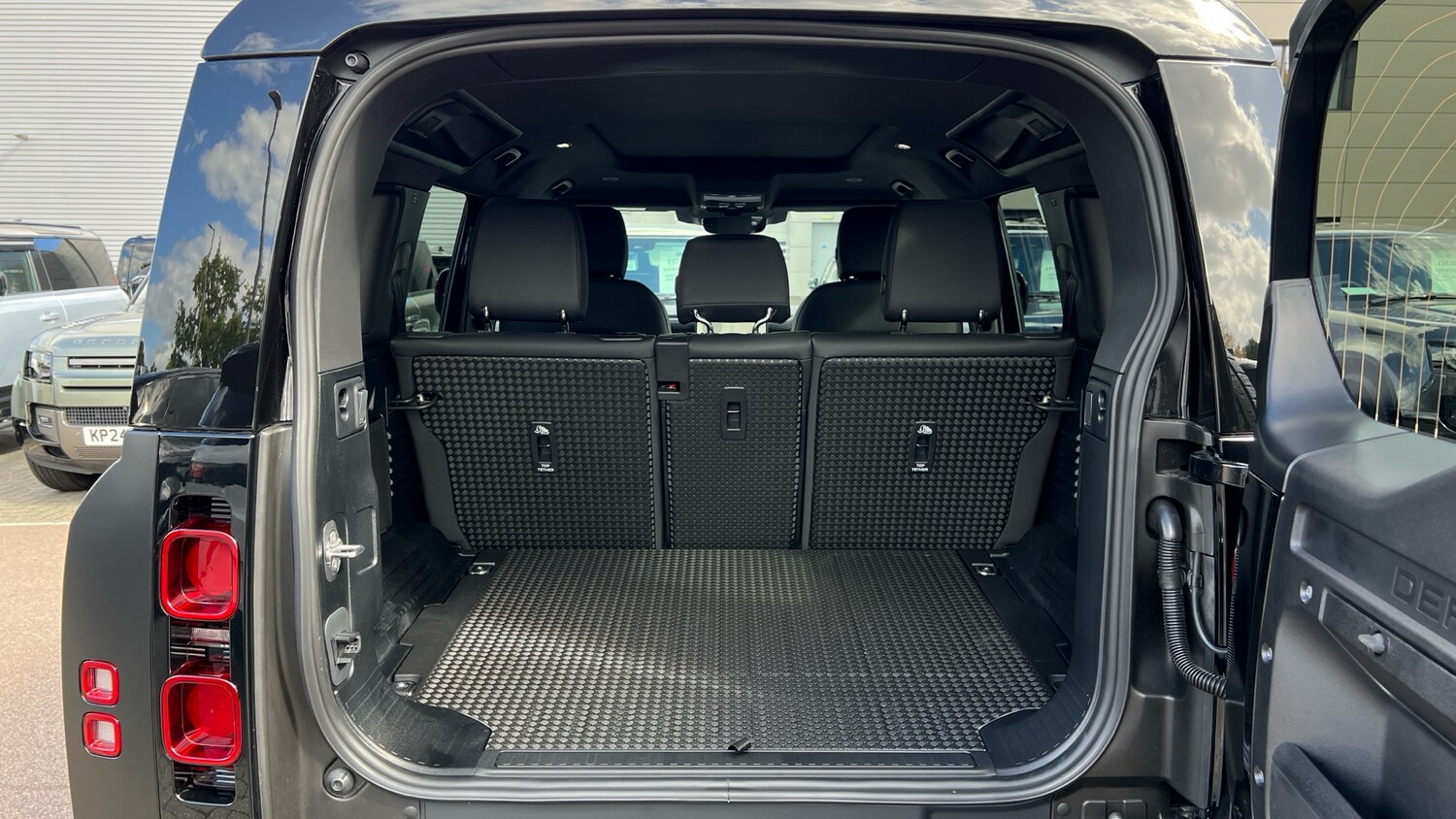 Used Land Rover Defender for sale - 76010643: Photo 10