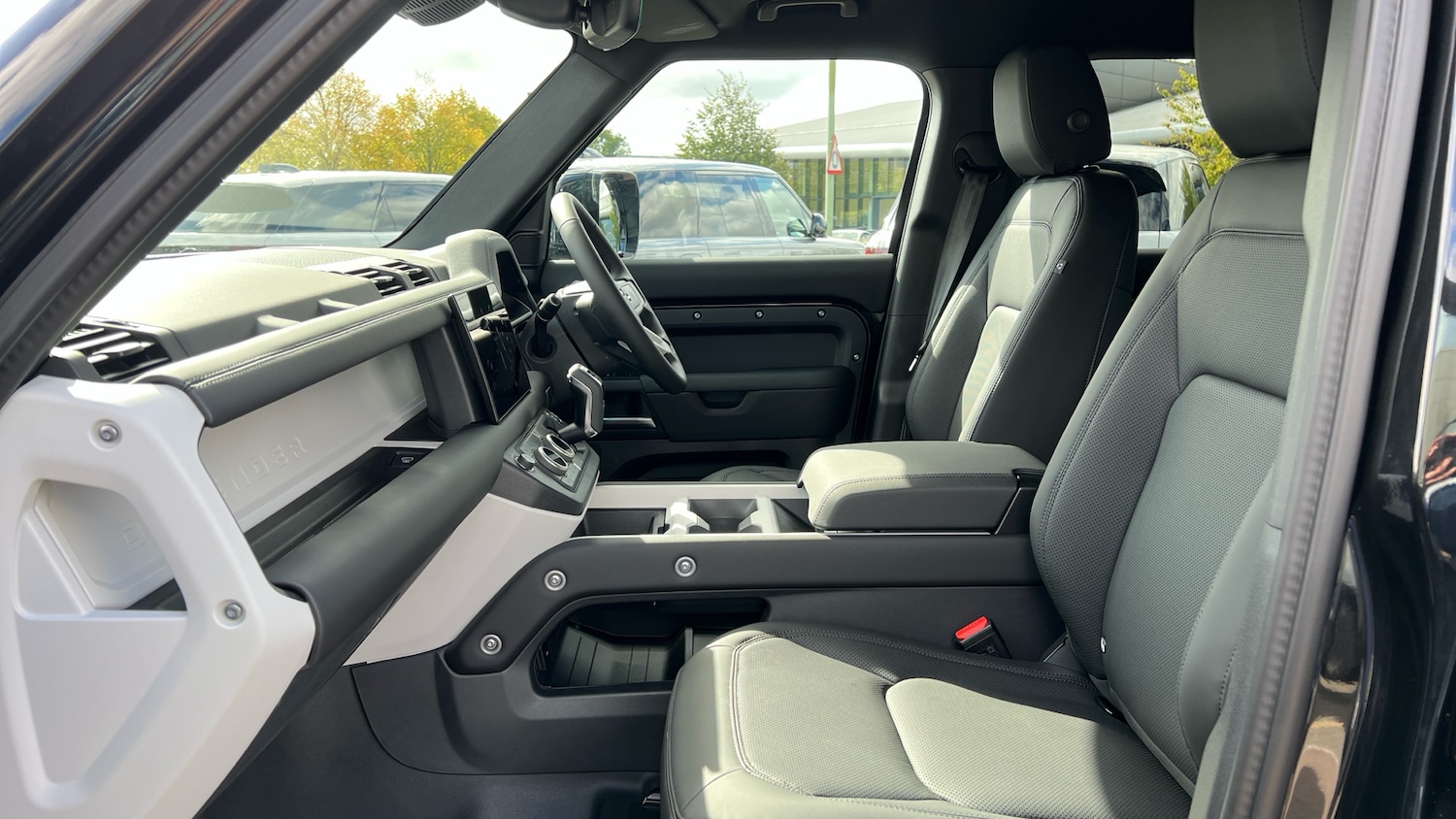 Used Land Rover Defender for sale - 76010643: Photo 3