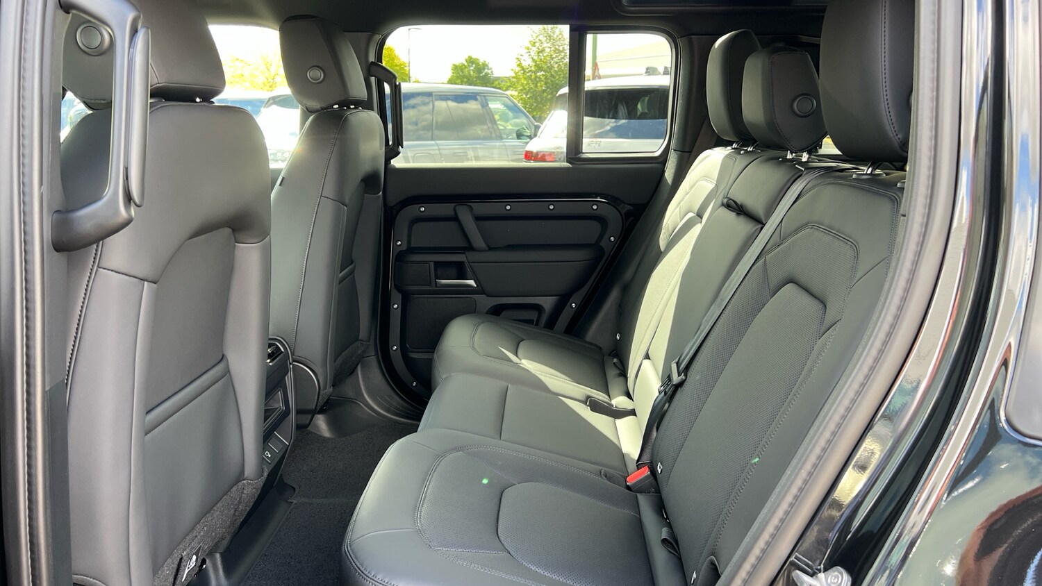 Used Land Rover Defender for sale - 76010643: Photo 4