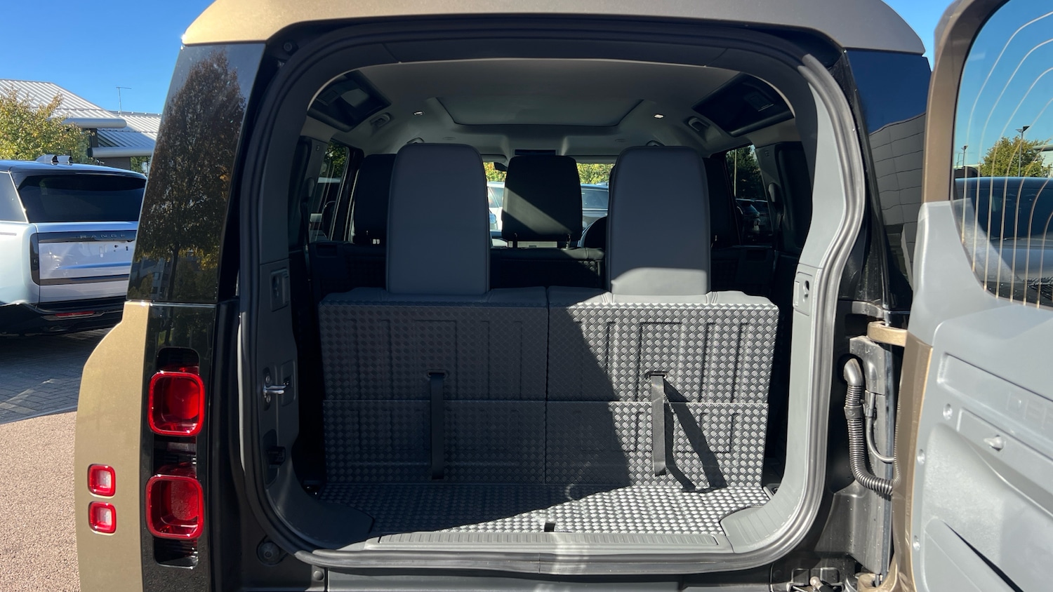 Used Land Rover Defender 2024 for sale - 76430691: Photo 21