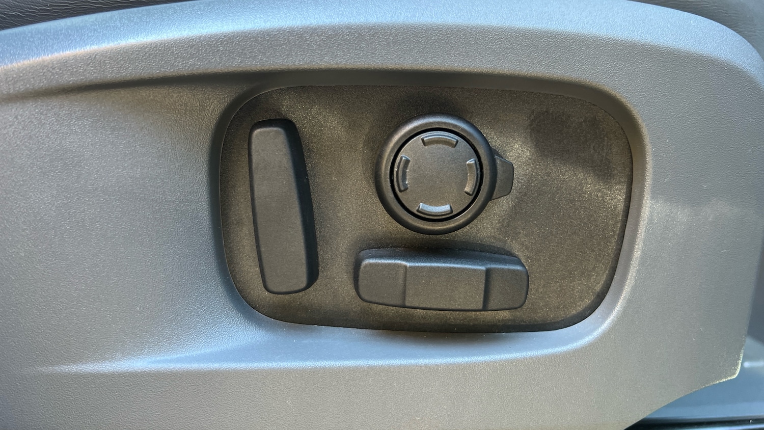 Used Land Rover Defender 2024 for sale - 76430691: Photo 24