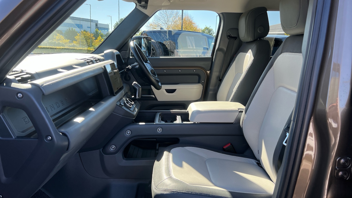 Used Land Rover Defender 2024 for sale - 76430691: Photo 3