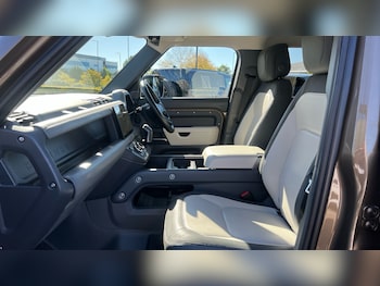 Used Land Rover Defender 2024 for sale - 76430691: Photo