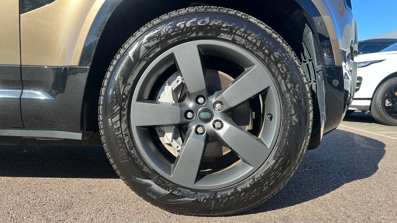 Used Land Rover Defender 2024 for sale - 76430691: Photo 8