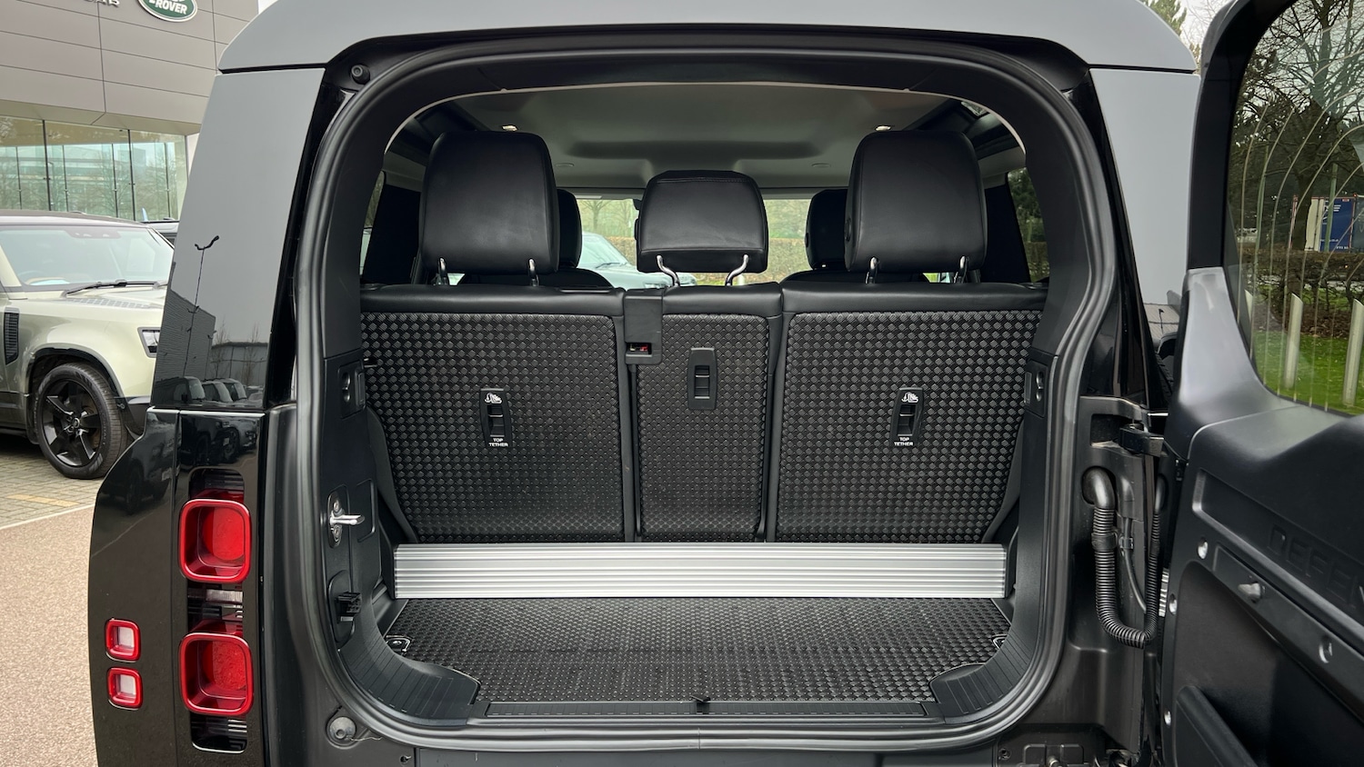 Used Land Rover Defender 2023 for sale - 77990371: Photo 10